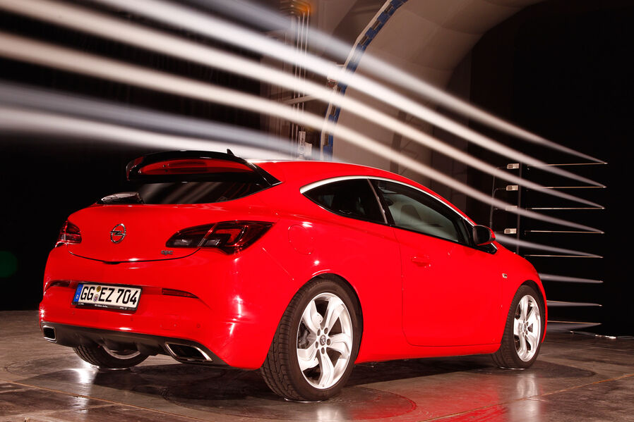 [Bild: Opel-Astra-OPC-Heckansicht-Windkanal-19-...645286.jpg]